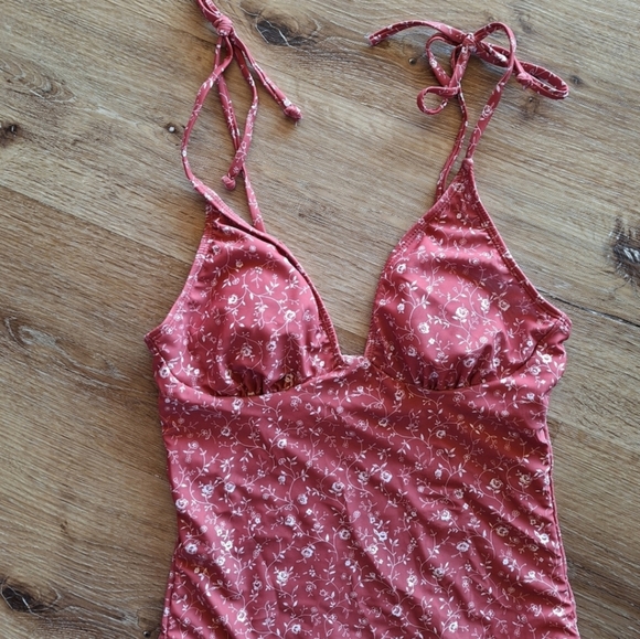 Cute Floral one piece - Picture 10 of 13